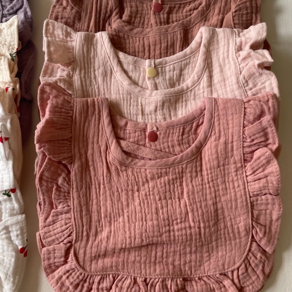 Baby bibs 100% Cotton muslin ruffle bibs side tie snap closure - Picture 3 of 5